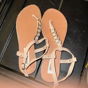 Steve Madden Tan Thong Sandals Minimalist Design